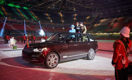 Land Rover Hybrid Queen