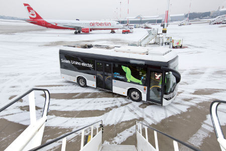 Hamburger Flughafen testet Elektrobus Solaris Urbino electric
