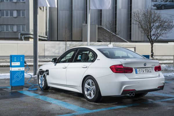 BMW 330e - Ladeinfrastruktur für Elektroautos in Deutschland